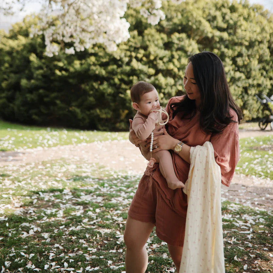 Swaddle - Bows | Mushie