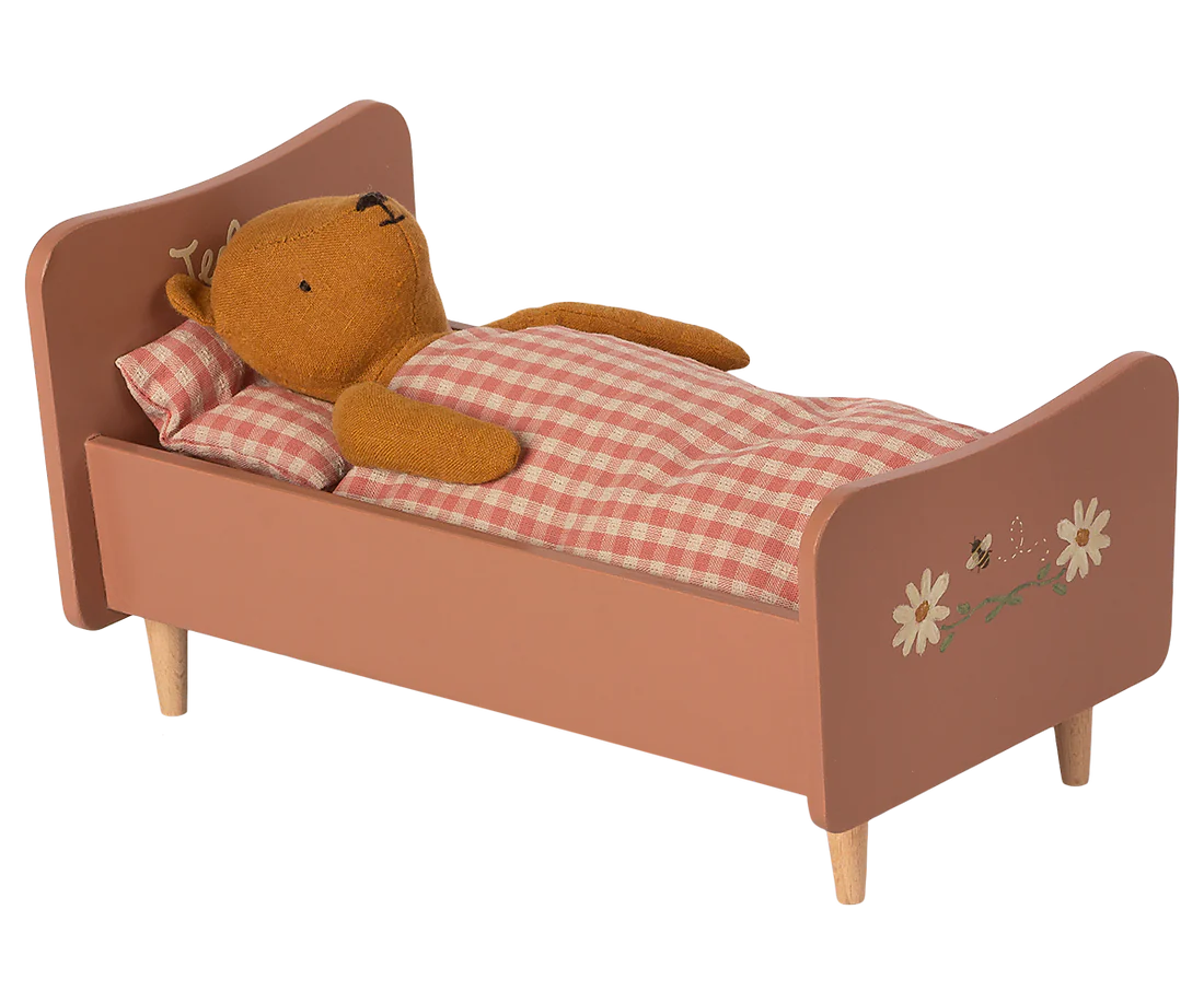 Wooden Bed Rose for Teddy Mom | Maileg