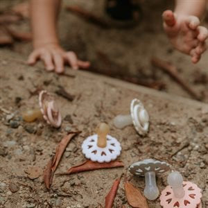 6-Pack Pacifiers - Round Latex - Blooming Love | FRIGG