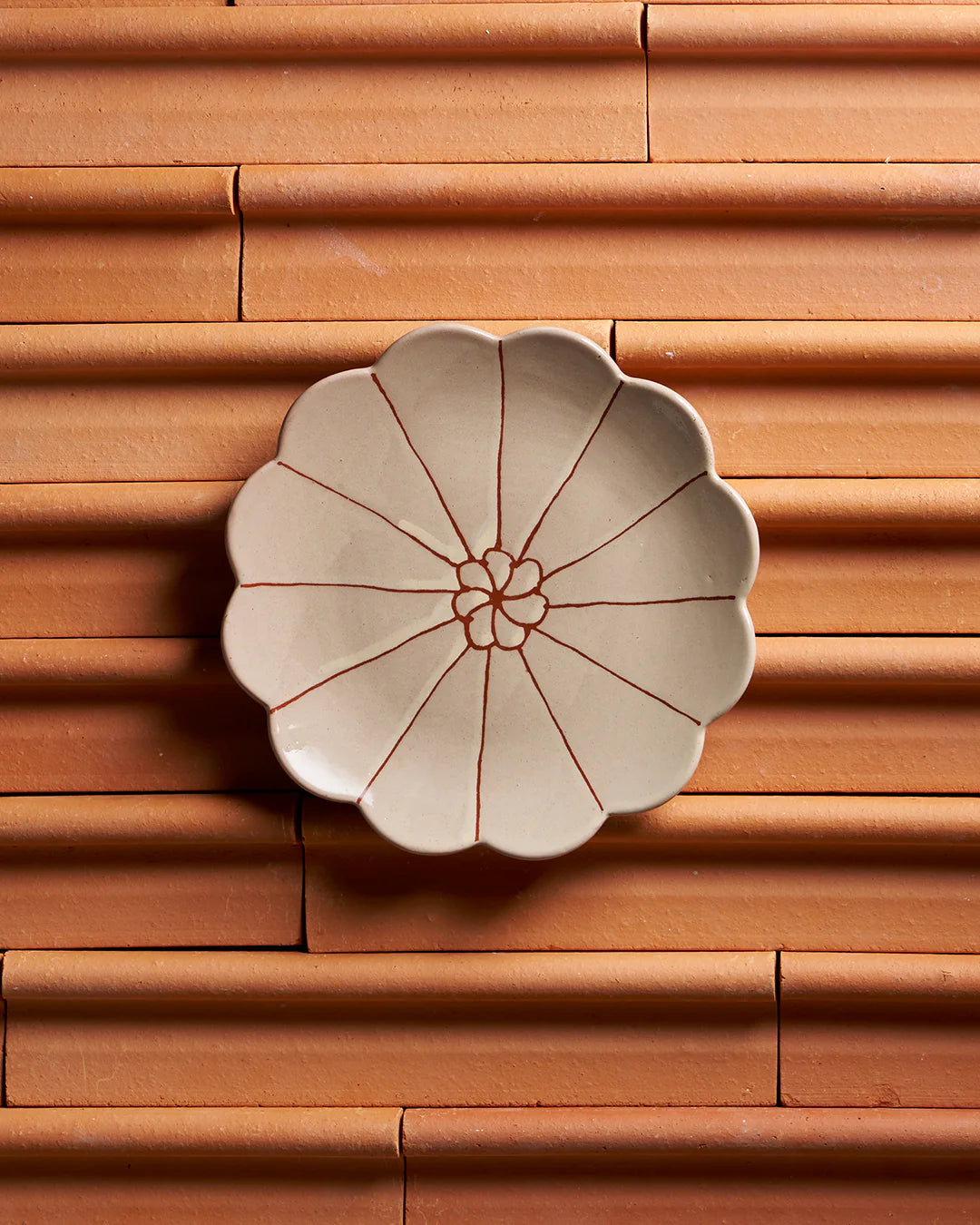 June's Daisy Plate - Spinning Flower | Robert Gordon