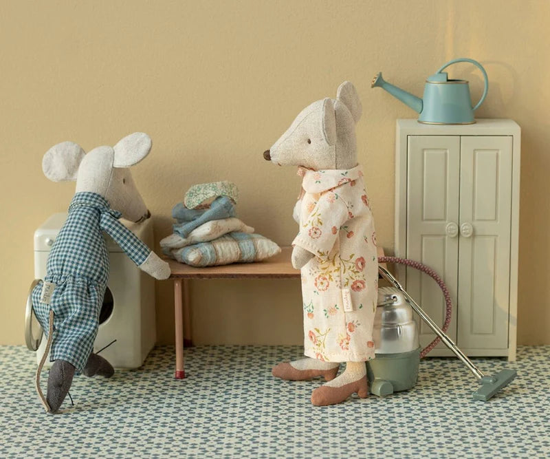 Grandma and Grandpa Mice in Cigarbox | Maileg