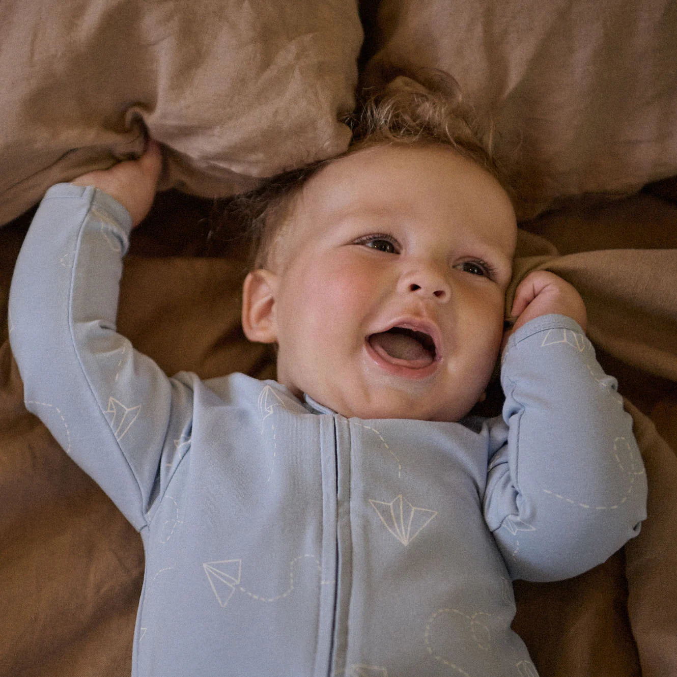 DREAMLANDS SUIT - Paper Planes Print | Nature Baby