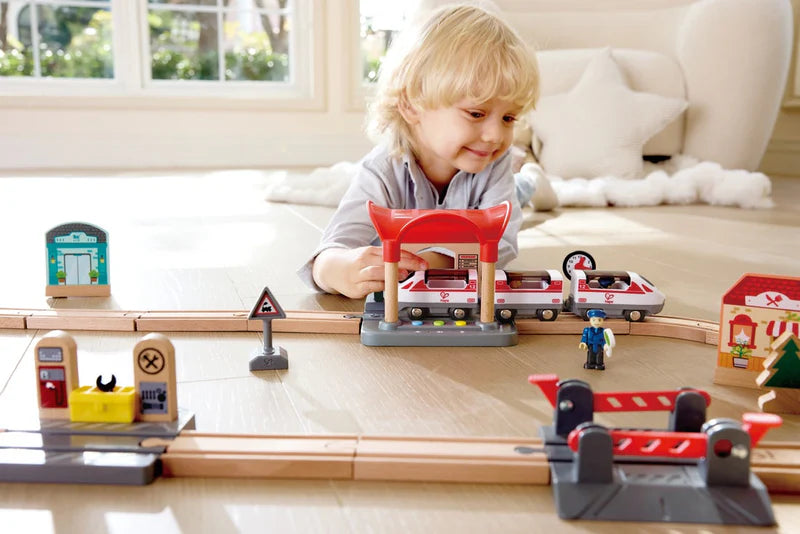 Record & Play Train Station | Hape