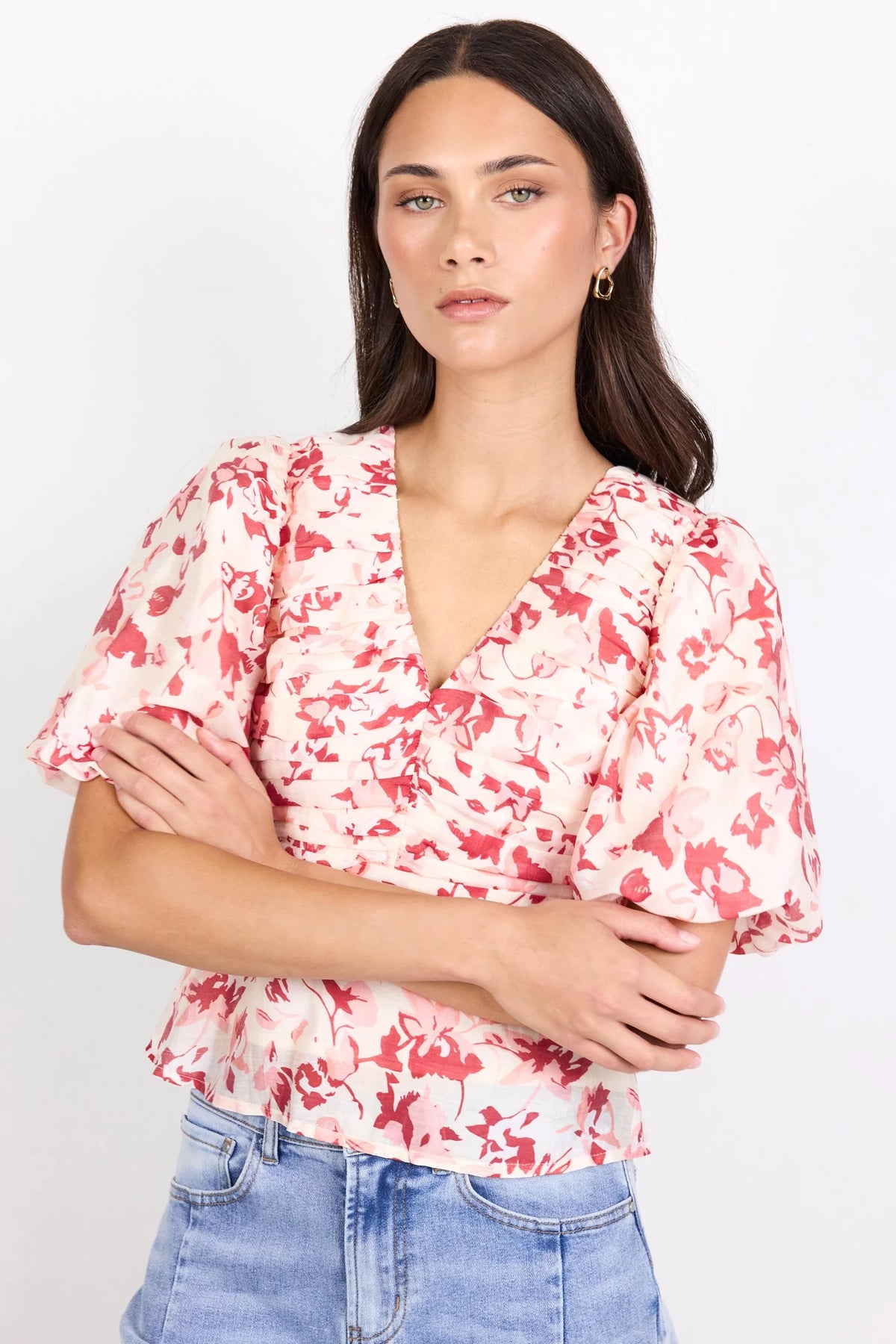 Notch Cream Red Poppy Pleat Front Bubble Sleeve Top | Ivy + Jack