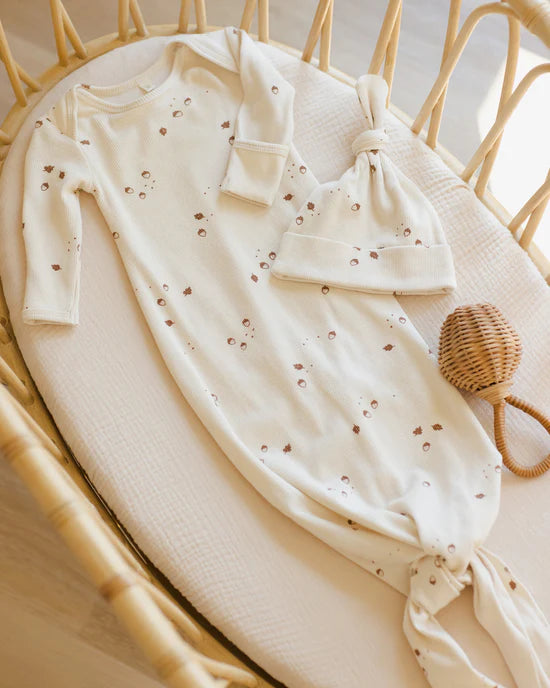KNOTTED BABY GOWN + HAT SET || ACORNS | Quincy Mae