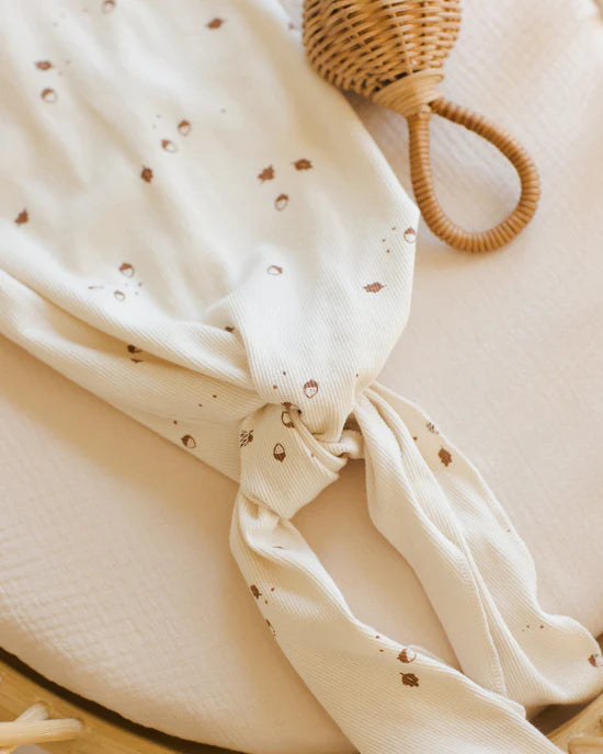 KNOTTED BABY GOWN + HAT SET || ACORNS | Quincy Mae