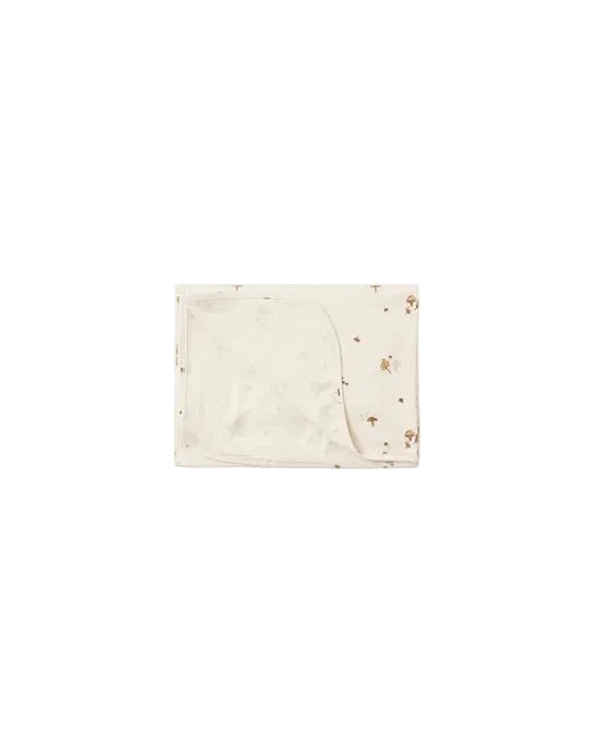 BAMBOO SWADDLE WOODLAND - NATURAL | Quincy Mae