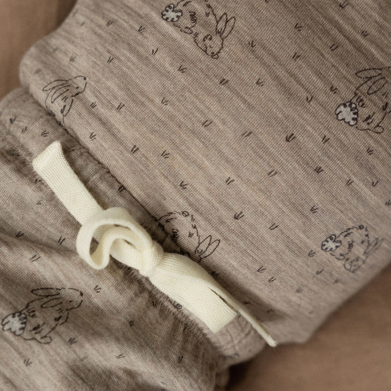 MERINO LONG SLEEVED BODYSUIT - Bramble Burrow Print | Nature Baby