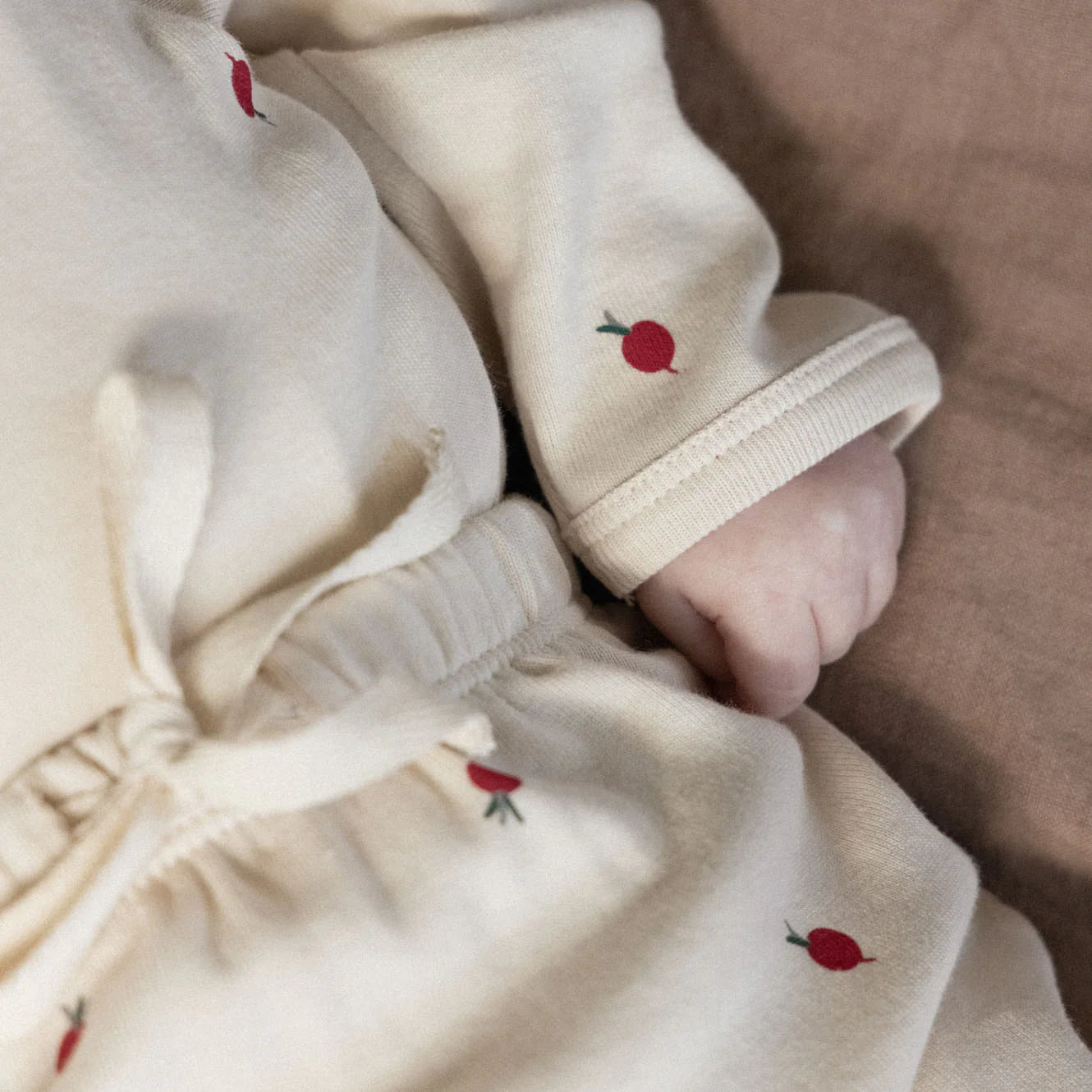 Long Sleeve KIMONO BODYSUIT - Radish Print | Nature Baby