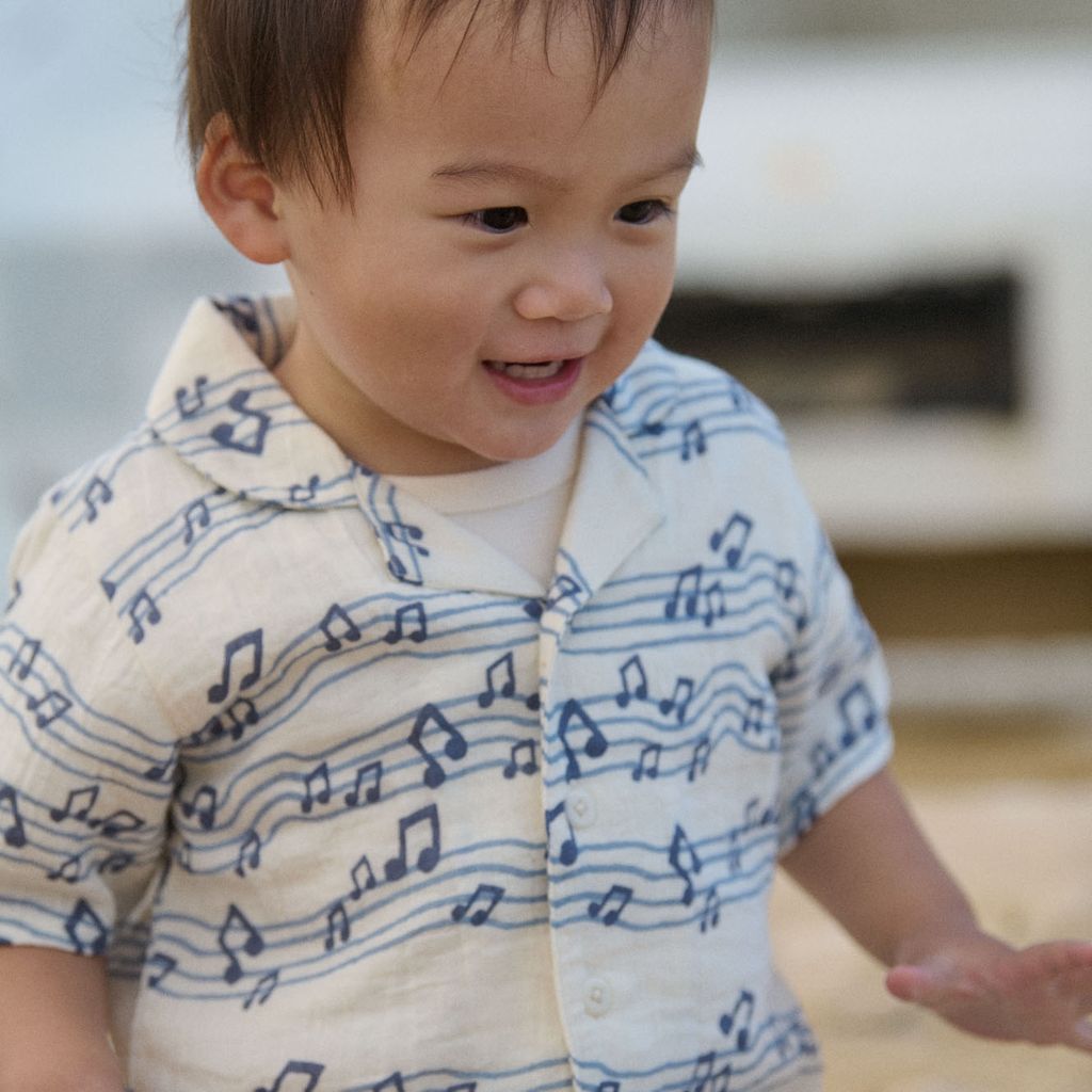 GUTHRIE SHIRT MUSLIN - Rhythm Print | Nature Baby