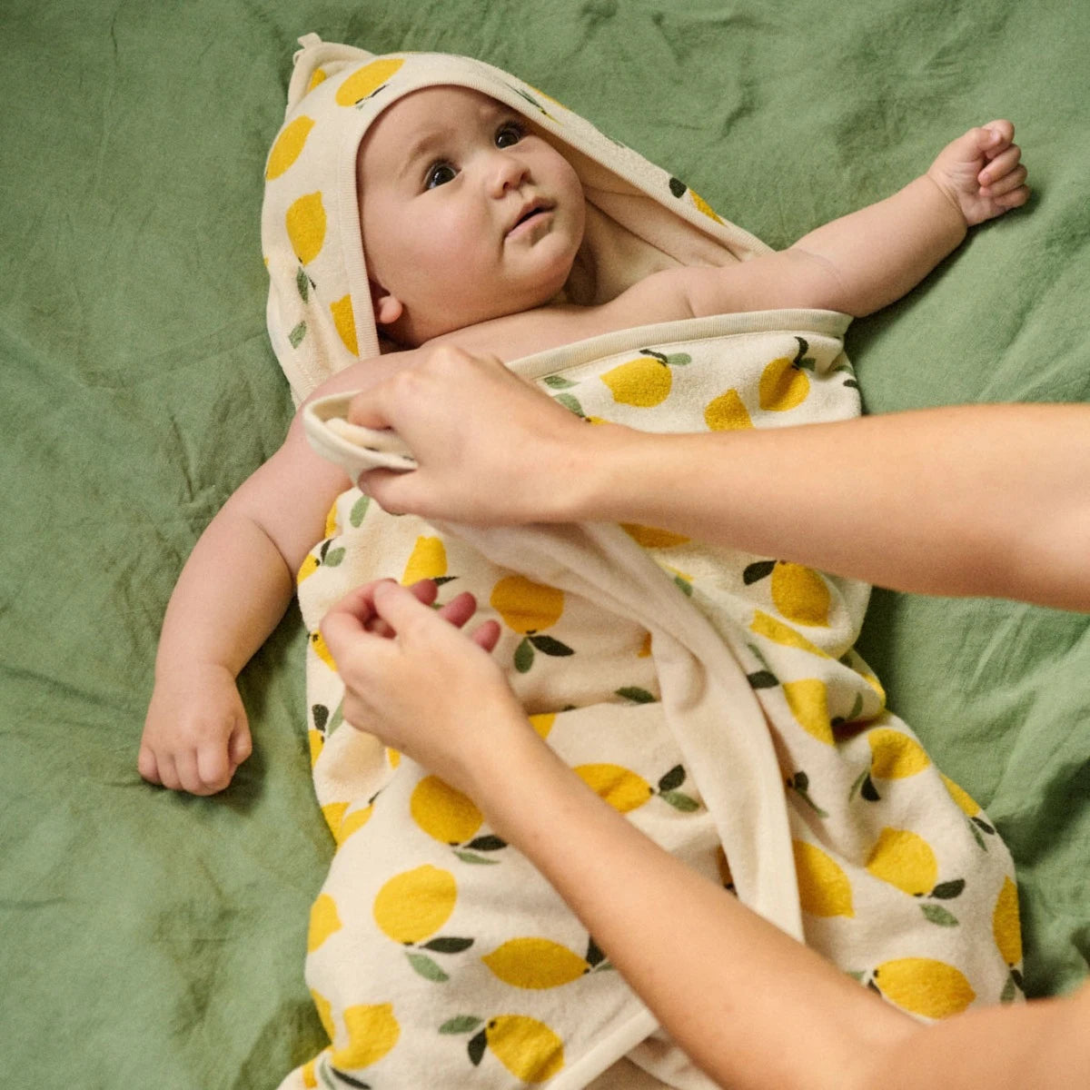 ORGANIC COTTON HOODED TOWEL - Lemon Print Terry - One Size | Nature Baby