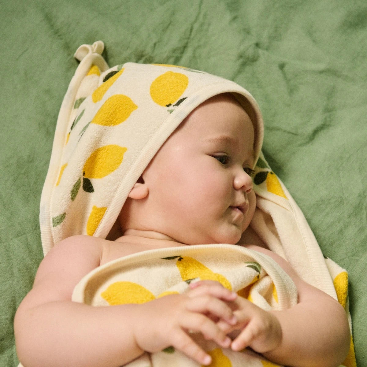 ORGANIC COTTON HOODED TOWEL - Lemon Print Terry - One Size | Nature Baby