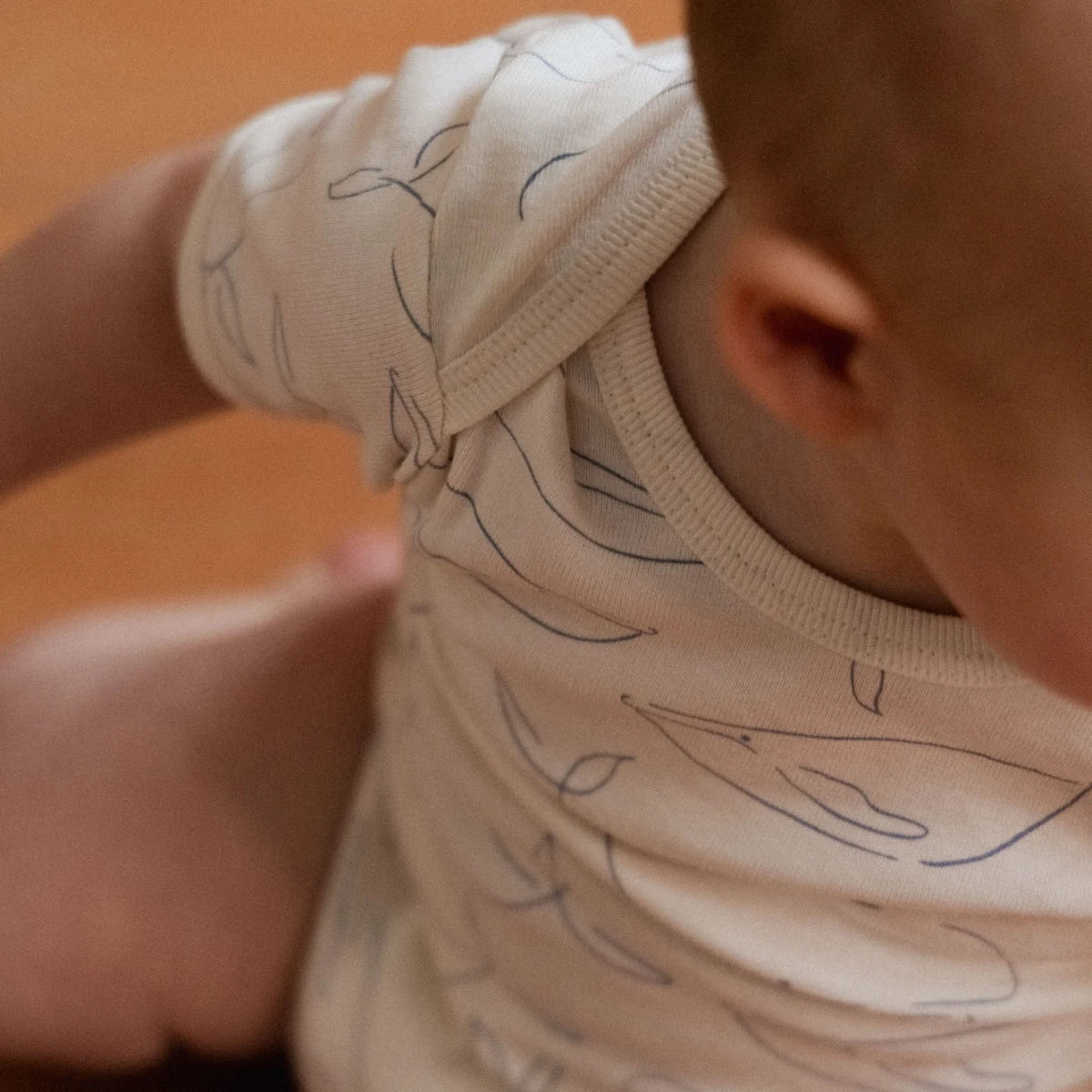 SHORT SLEEVE BODYSUIT || WHALE PRINT | Nature Baby