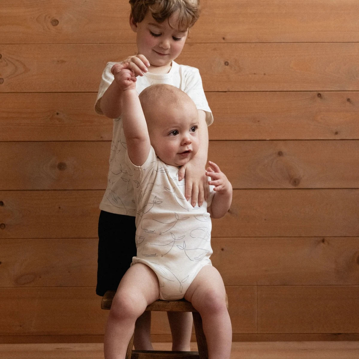 SHORT SLEEVE BODYSUIT || WHALE PRINT | Nature Baby