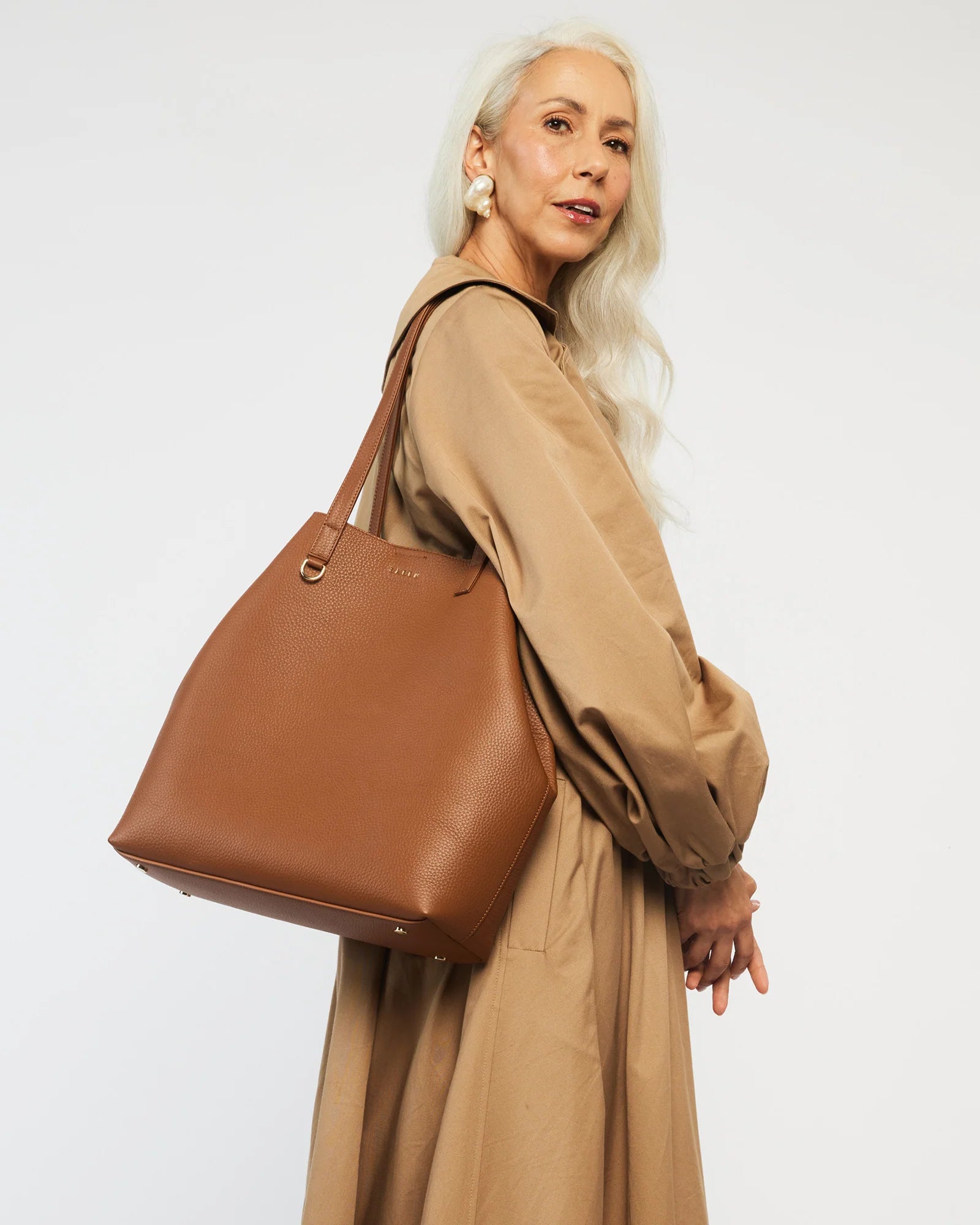 Carter Tote Tan + Tan Chain Print | Saben