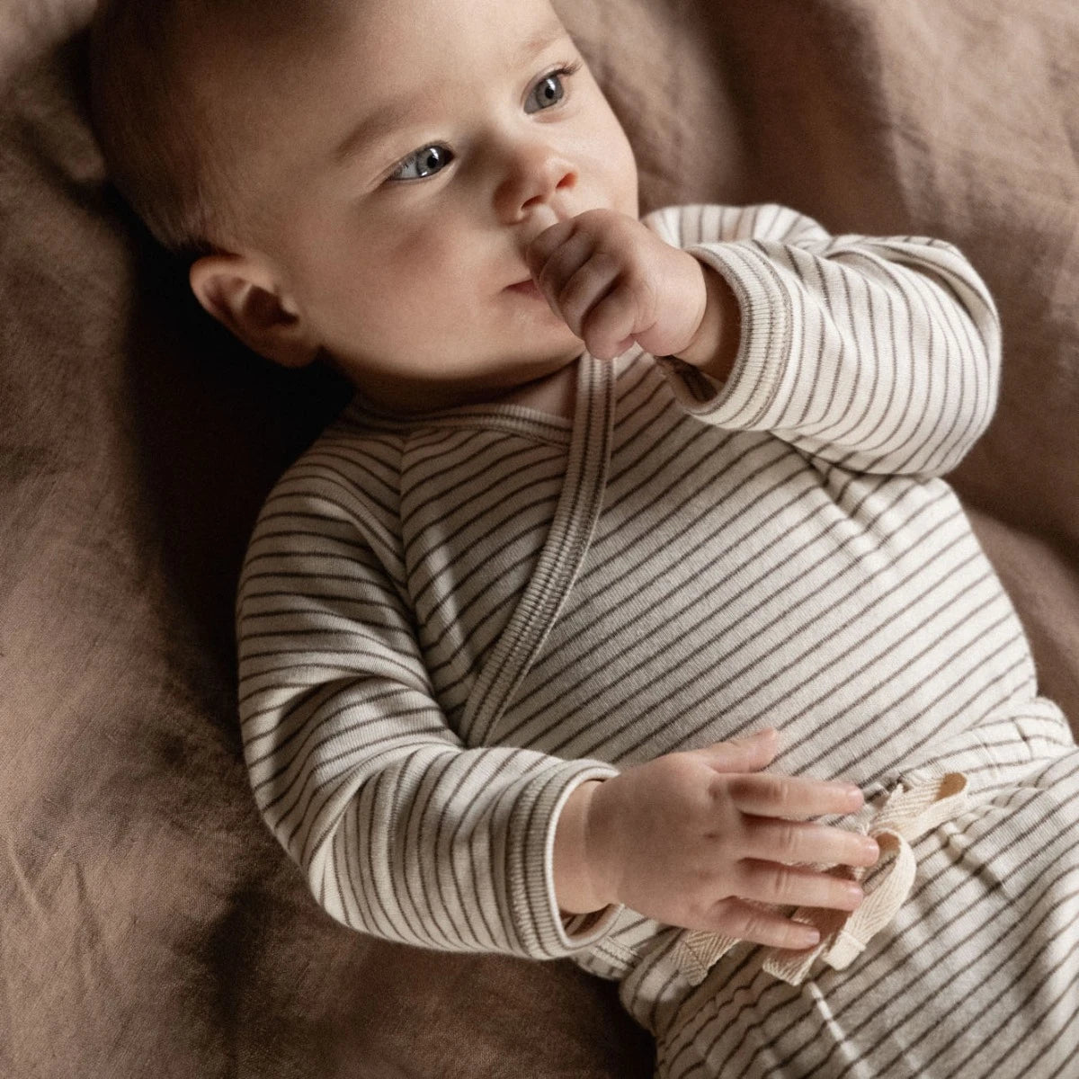 LONG SLEEVE KIMONO BODYSUIT - Mushroom Pinstripe | Nature Baby