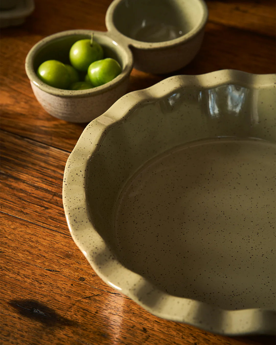 Pie Dish - 28cm Peppercorn - Kitchen Life | Robert Gordon