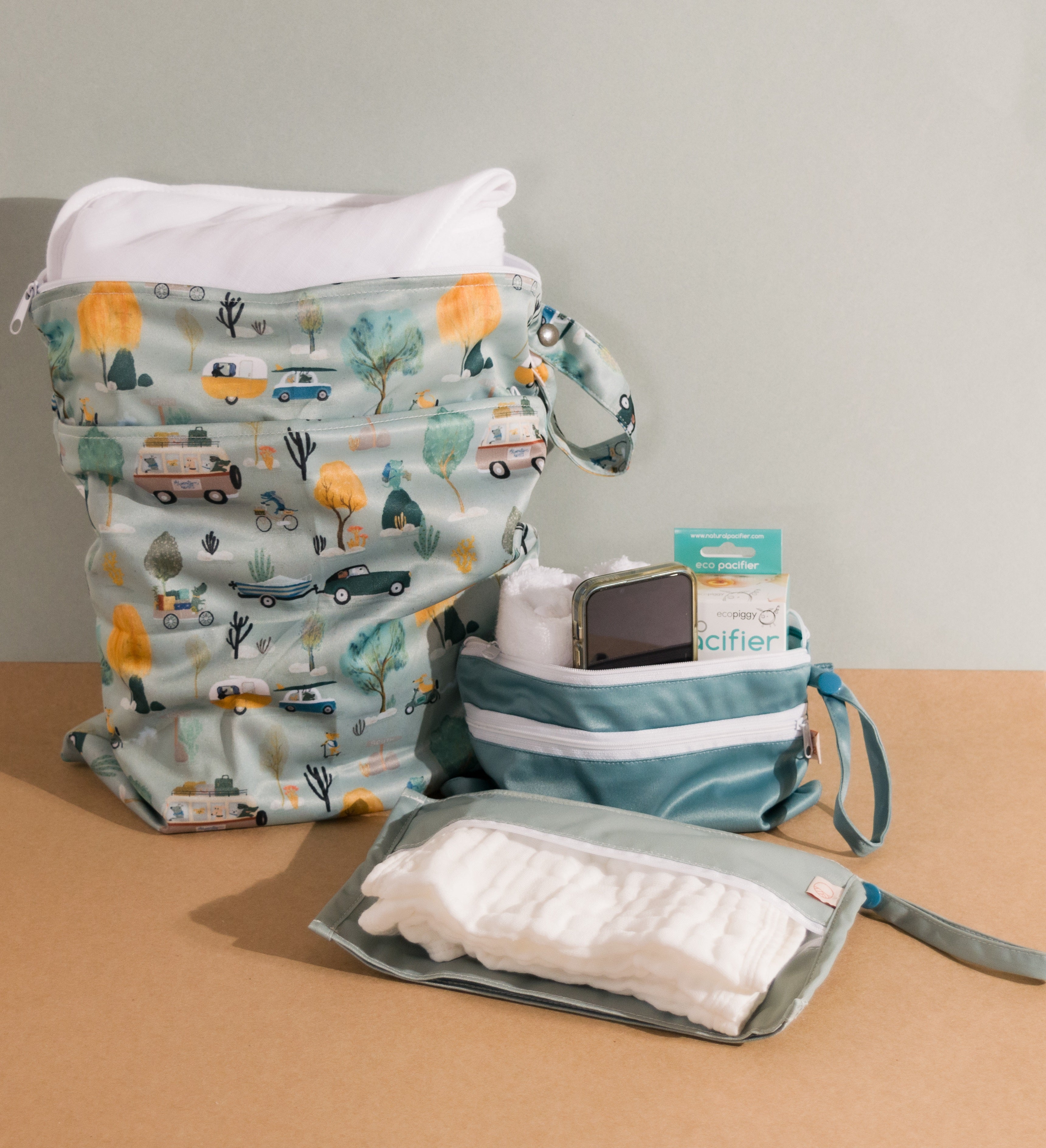 Double Pocket Wet Bag - Dogs on Holiday | Nestling