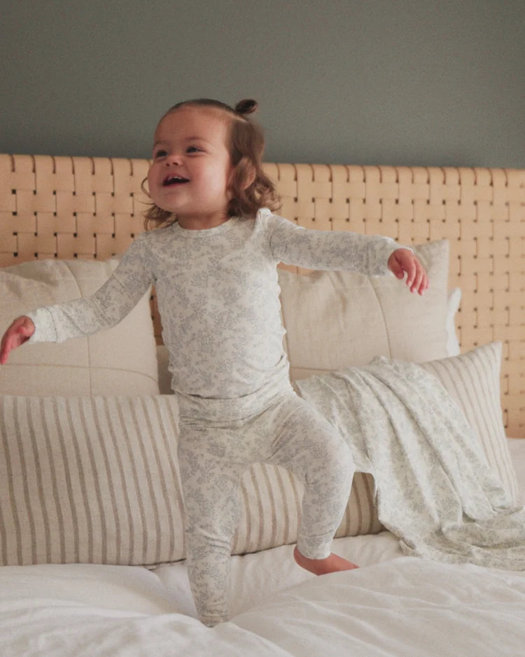 BAMBOO SWADDLE CLOUD FLORAL - IVORY | Quincy Mae