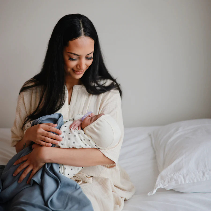 Swaddle - Black Daisy | Mushie