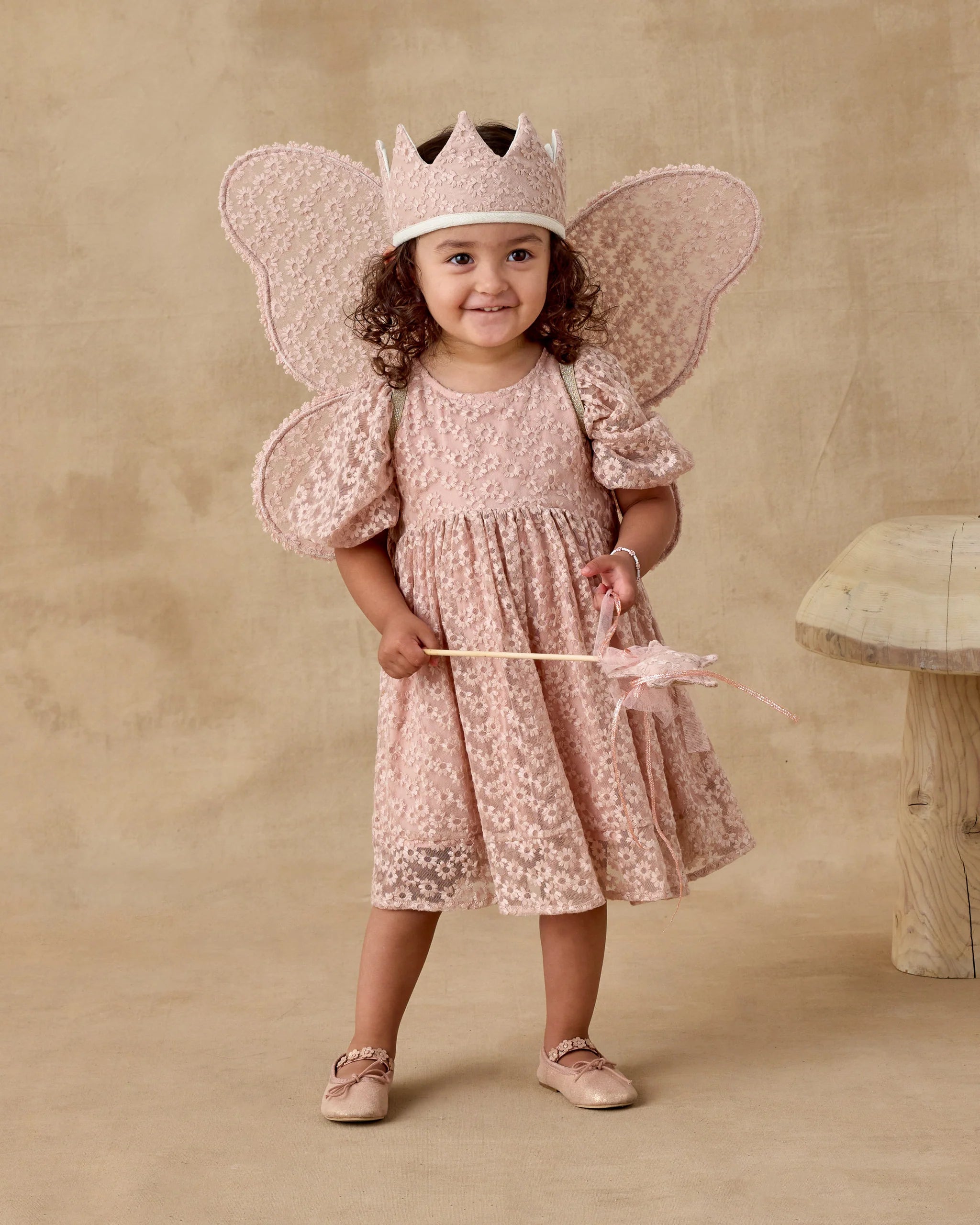 WINGS | ROSE EMBROIDERED DAISY | Noralee