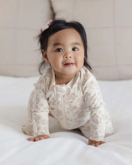 ZIP LONG SLEEVE SLEEPER FOOTIE FLORAL VINE - NATURAL | Quincy Mae