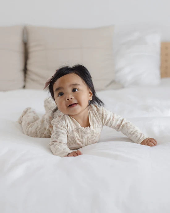 ZIP LONG SLEEVE SLEEPER FOOTIE FLORAL VINE - NATURAL | Quincy Mae
