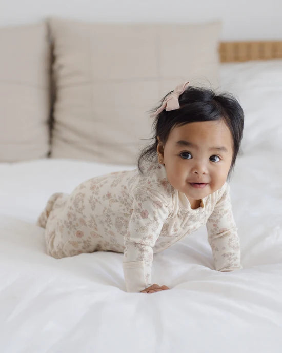 ZIP LONG SLEEVE SLEEPER FOOTIE FLORAL VINE - NATURAL | Quincy Mae