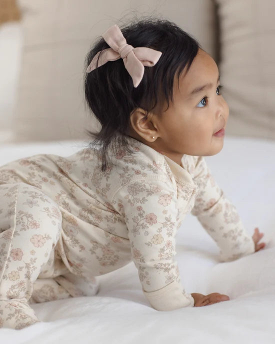 ZIP LONG SLEEVE SLEEPER FOOTIE FLORAL VINE - NATURAL | Quincy Mae
