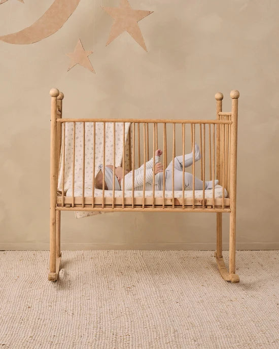 WOVEN CRIB SHEET WINTER BERRY | Quincy Mae
