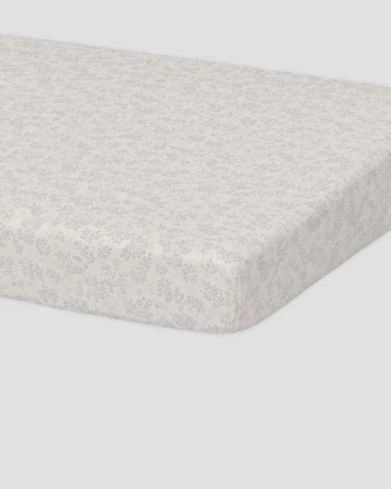BAMBOO CRIB SHEET CLOUD FLORAL - IVORY | Quincy Mae