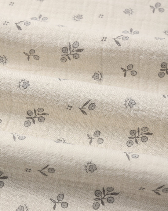 WOVEN SWADDLE WINTER BERRY - NATURAL | Quincy Mae