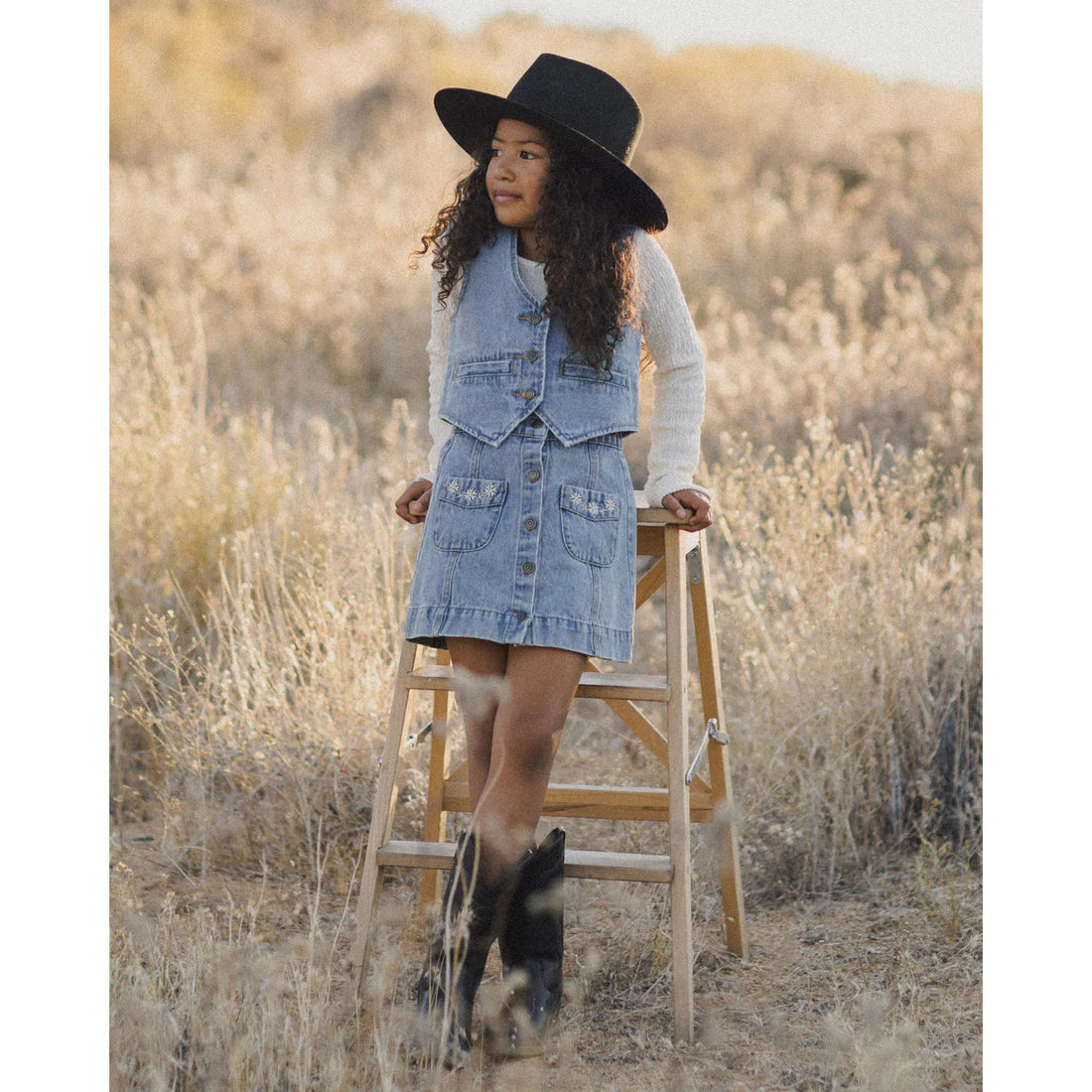 DENVER MINI SKIRT || LIGHT WASHED DENIM | Rylee + Cru