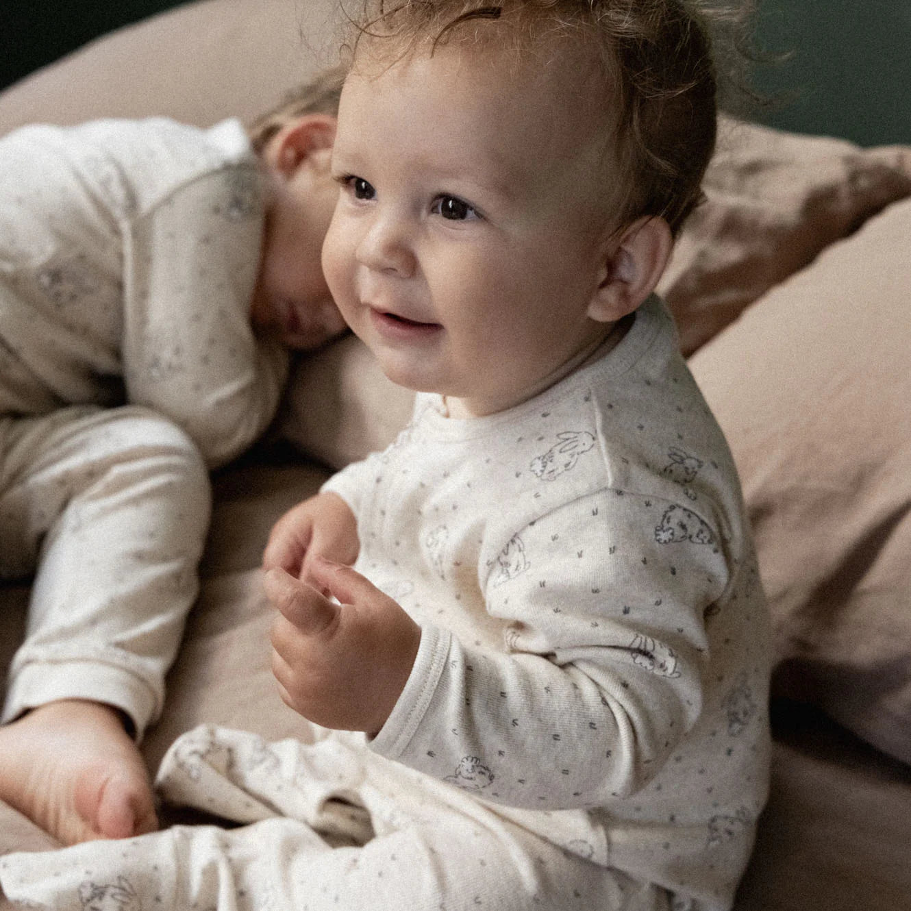 STRETCH & GROW - Bramble Burrow Print | Nature Baby