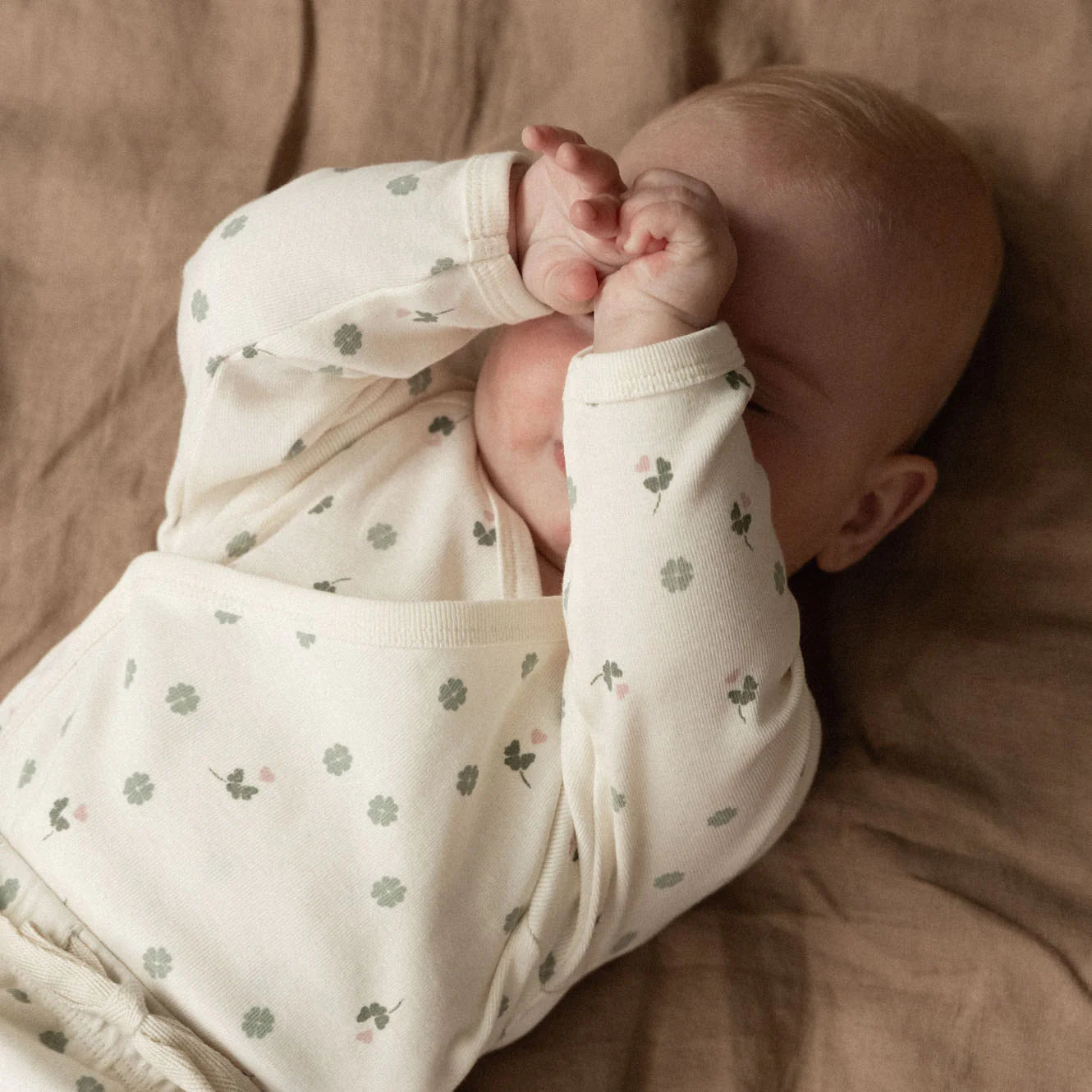 LONG SLEEVE KIMONO BODYSUIT - Lucky Print | Nature Baby