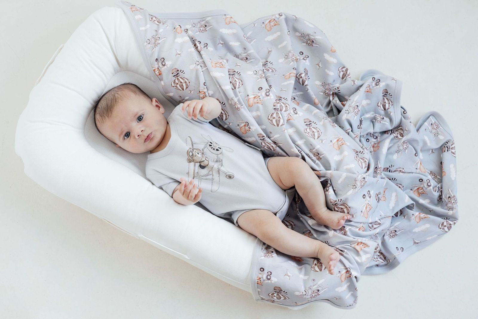 Flying Oli Bear Print Onesie || Blue | Aster & Oak