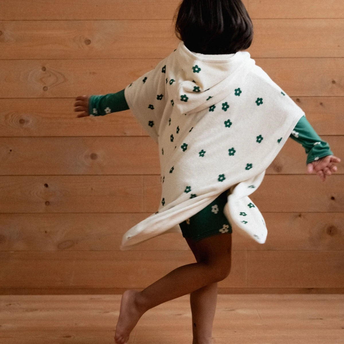 ORGANIC COTTON PONCHO TOWEL || FLORA NATURAL PRINT | Nature Baby
