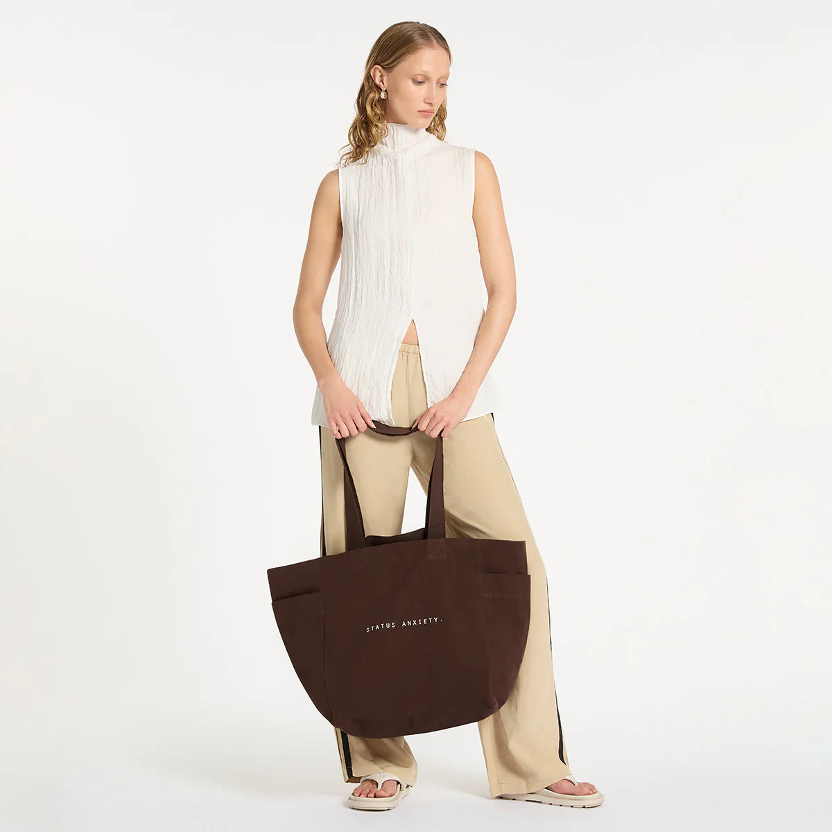 Knees Deep Bag - Bark | Status Anxiety