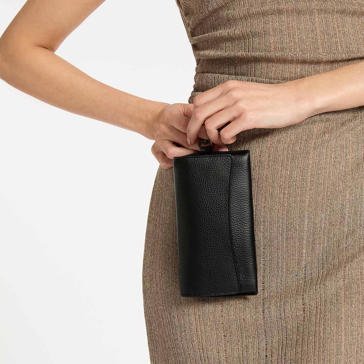 Into The Ether Sunglasses Case - Black | Status Anxiety