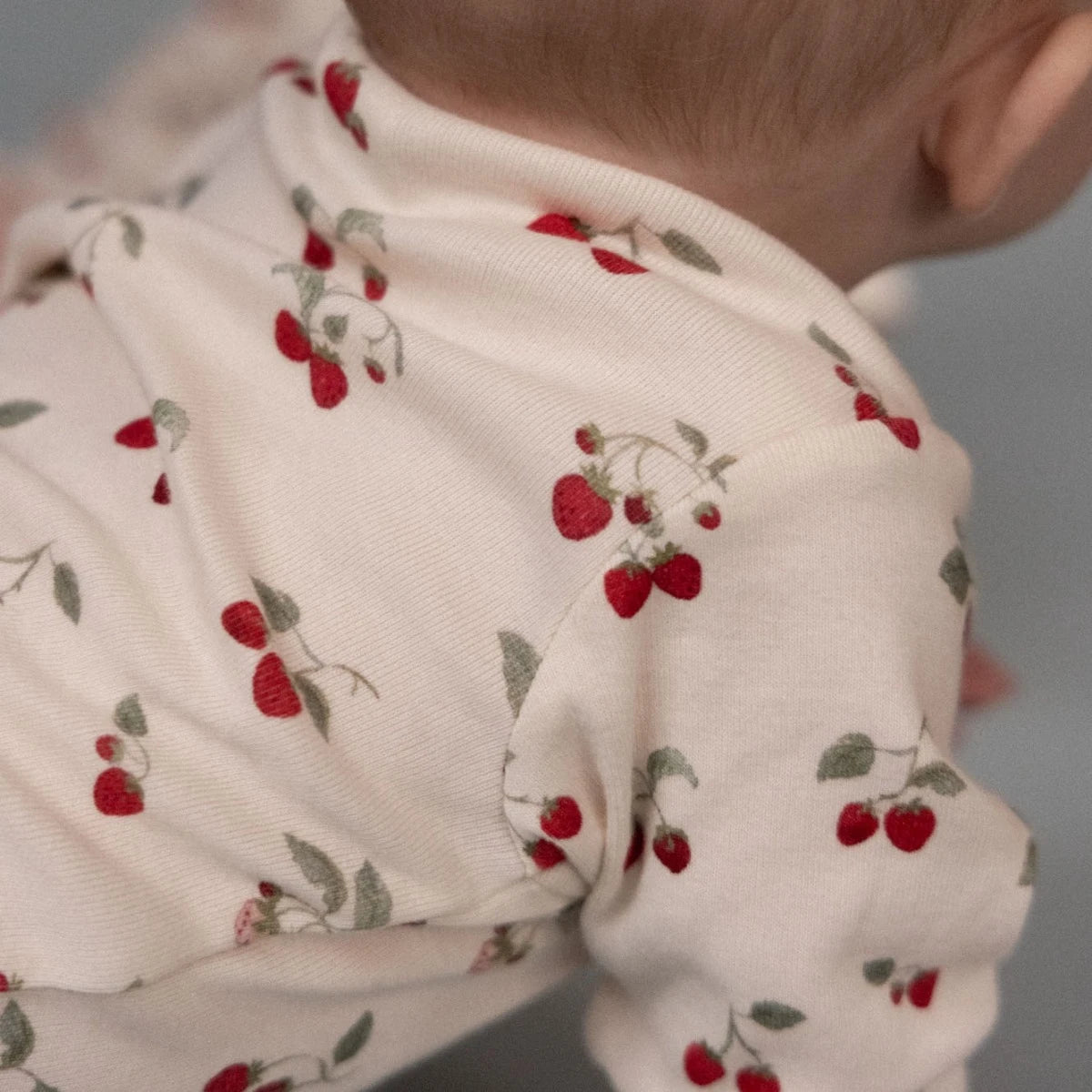 LONG SLEEVE BODYSUIT. Strawberry  Blush Print | Nature Baby