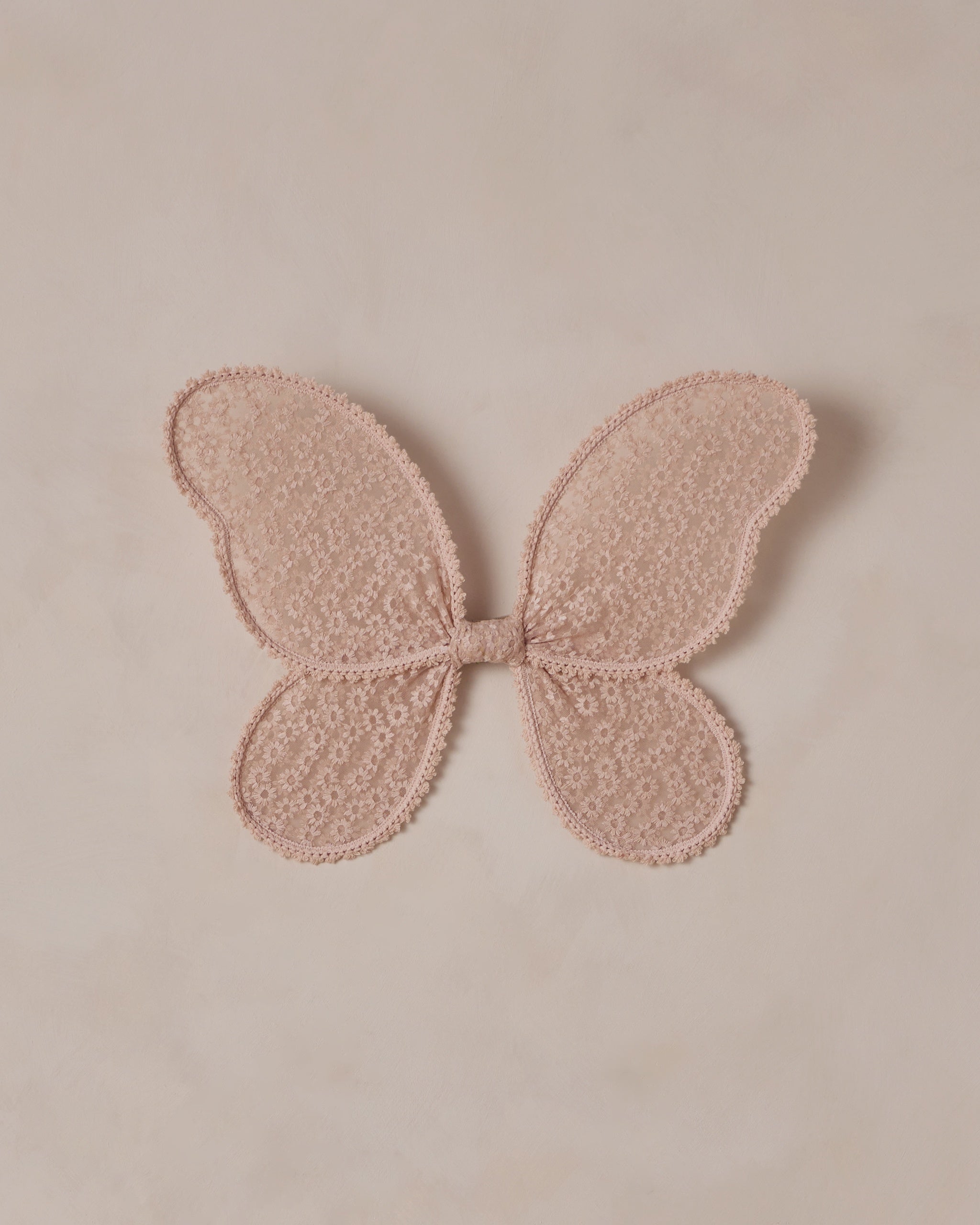 WINGS | ROSE EMBROIDERED DAISY | Noralee