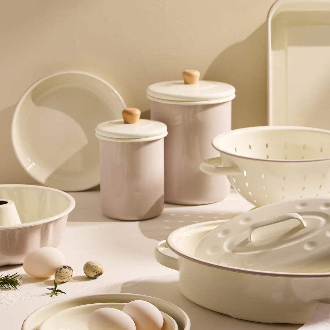 Daylesford Enamel Canister 1.7L Cream | Davis & Waddell